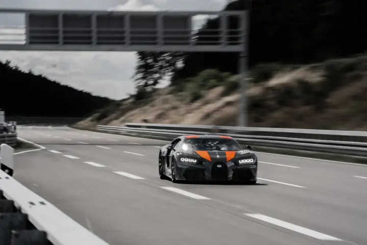 Bugatti Chiron Prototype sets 490,48 km/h speed record