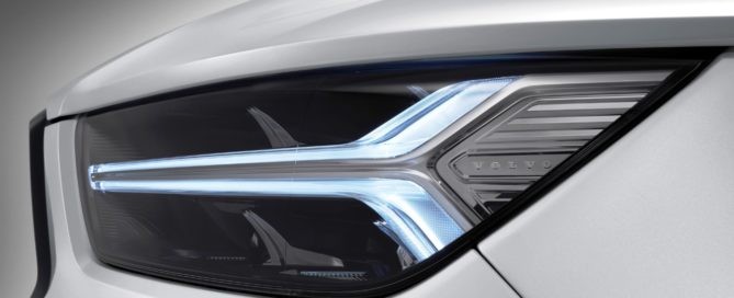 XC40 shares the headlamp motif first seen in the XC90