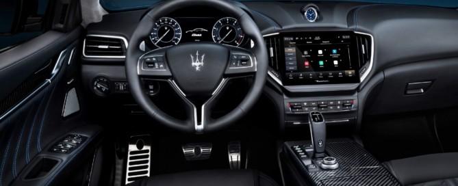 Maserati Ghibli Hybrid interior