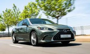 Lexus ES300h SE driven