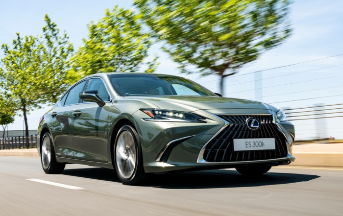 Lexus ES300h SE driven