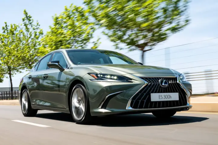 Lexus ES300h SE driven