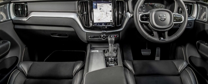 Volvo XC60 T6 R-Design interior