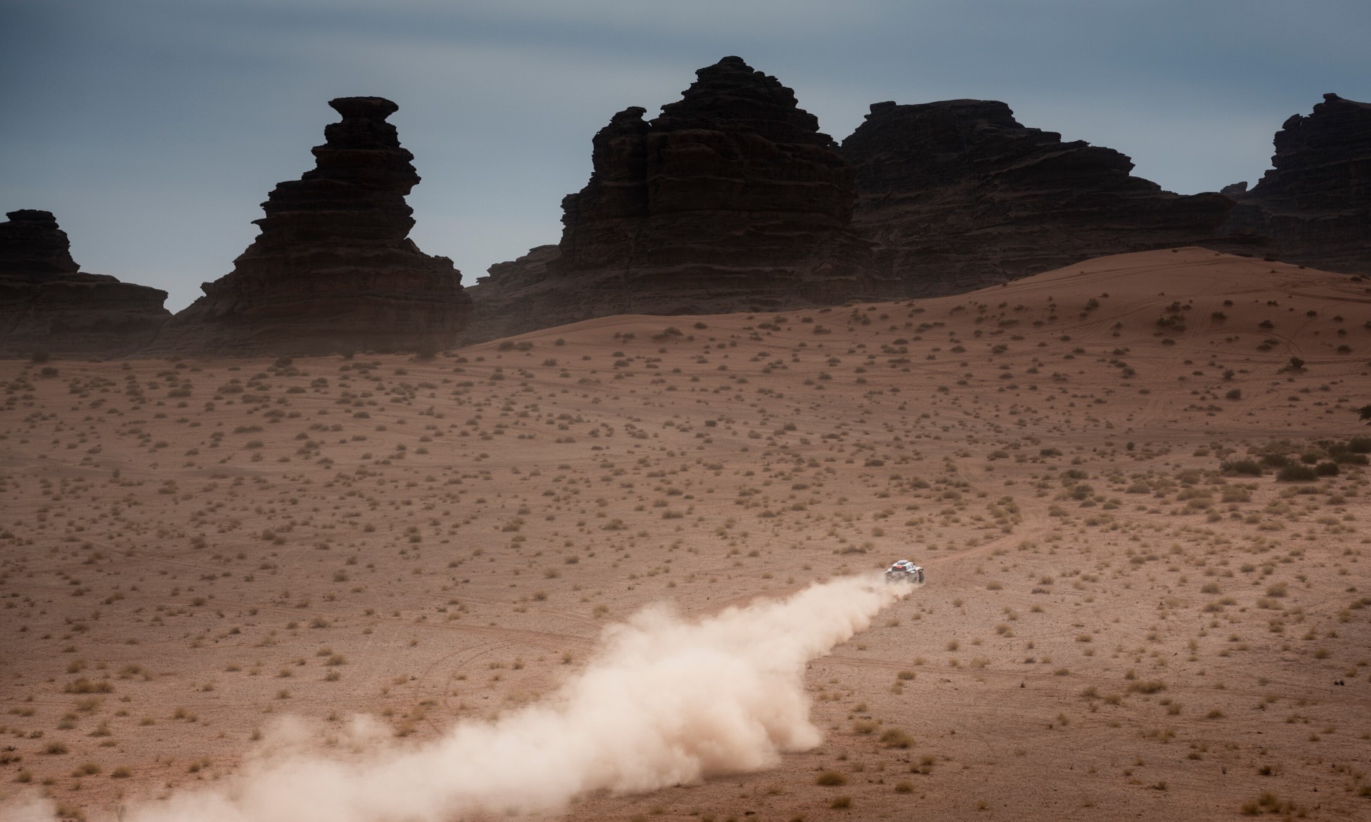 Carlos Sainz lost more time on 2021 Dakar Stage 10.