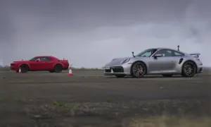 Muscle Car vs Sportscar Drag Race [video]