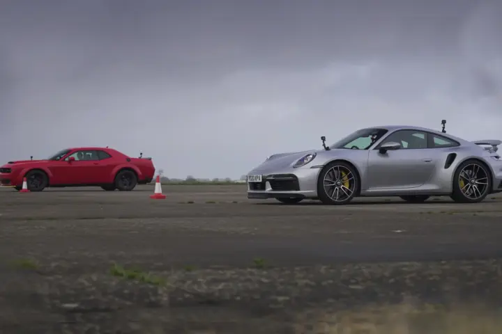 Muscle Car vs Sportscar Drag Race [video]