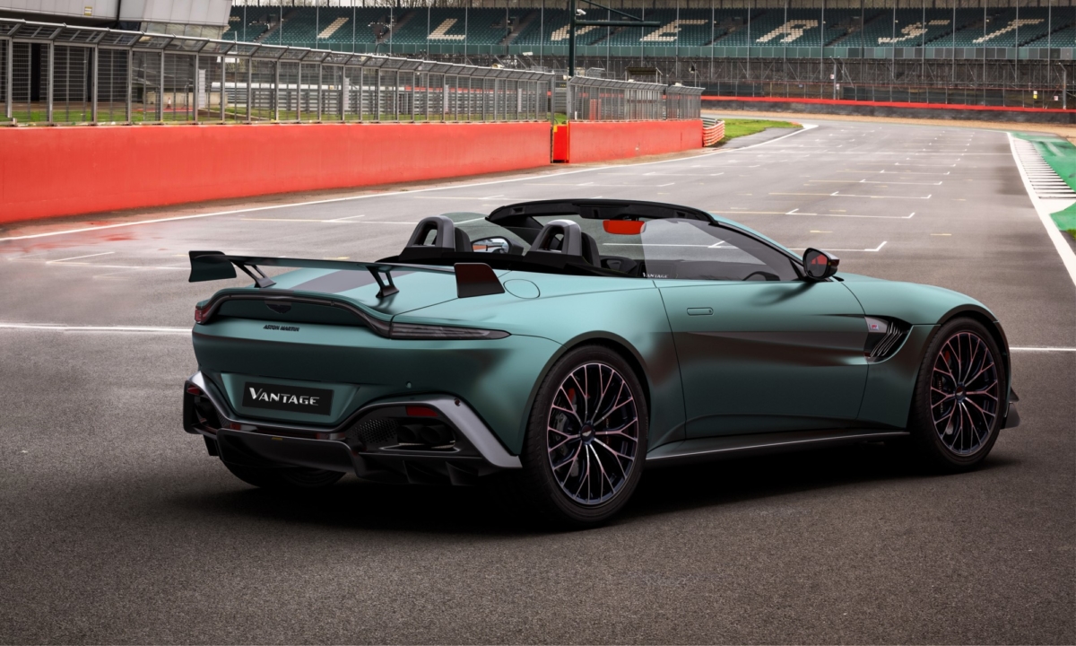 Aston Martin Introduces Vantage F1 Edition Double Apex