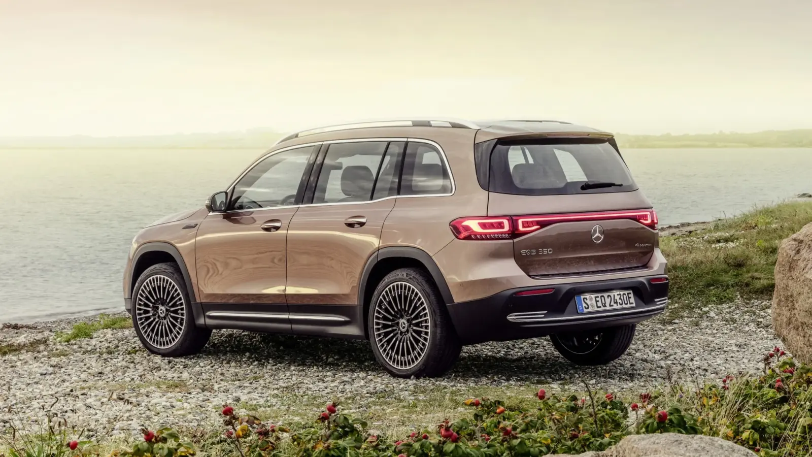 Mercedes-Benz EQB SUV debuts in China [w/video]