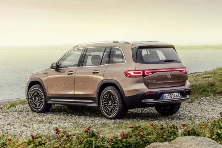 Mercedes-Benz EQB SUV debuts in China [w/video]