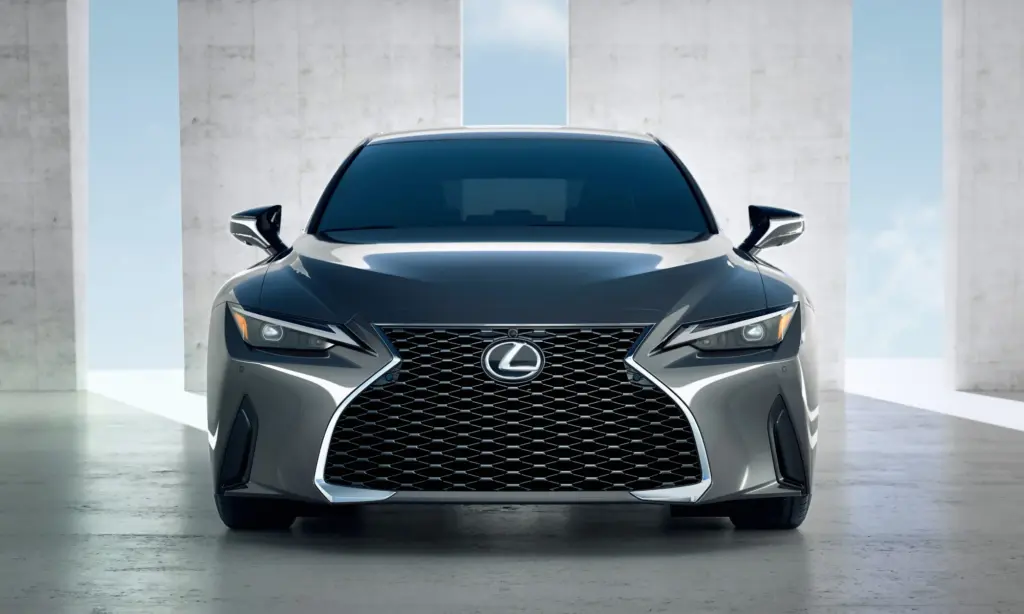 Recently Revised Lexus IS300h EX Driven [w/video]