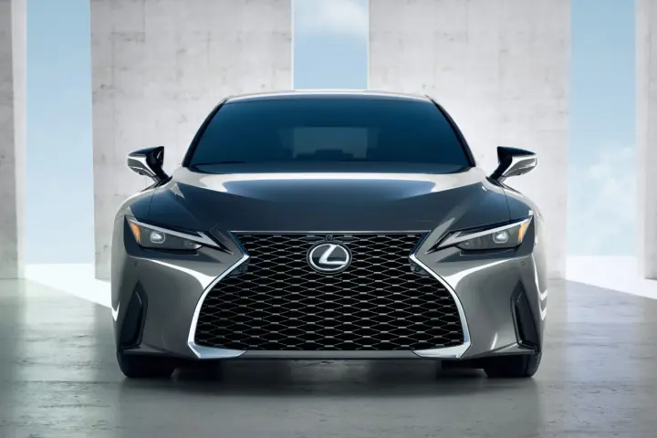 Recently Revised Lexus IS300h EX Driven [w/video]