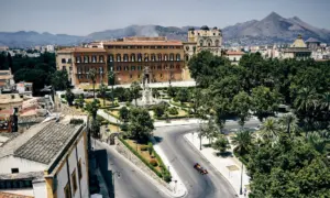 RBR RB7 Races Through Palermo [video]