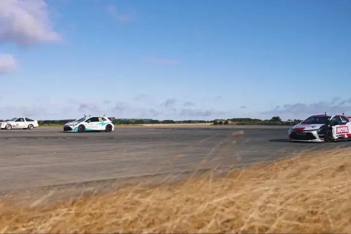 Toyota Touring Car Drag Race [video]
