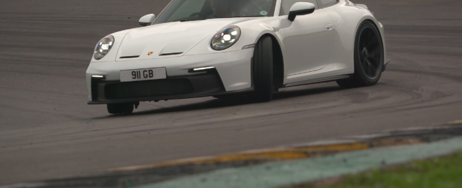 Porsche 911 GT3 vs Lamborghini Huracan STO