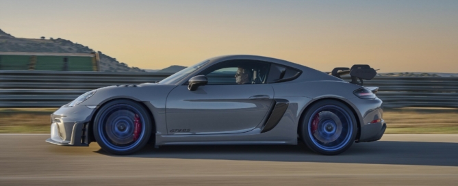 Cayman GT4 RS profile