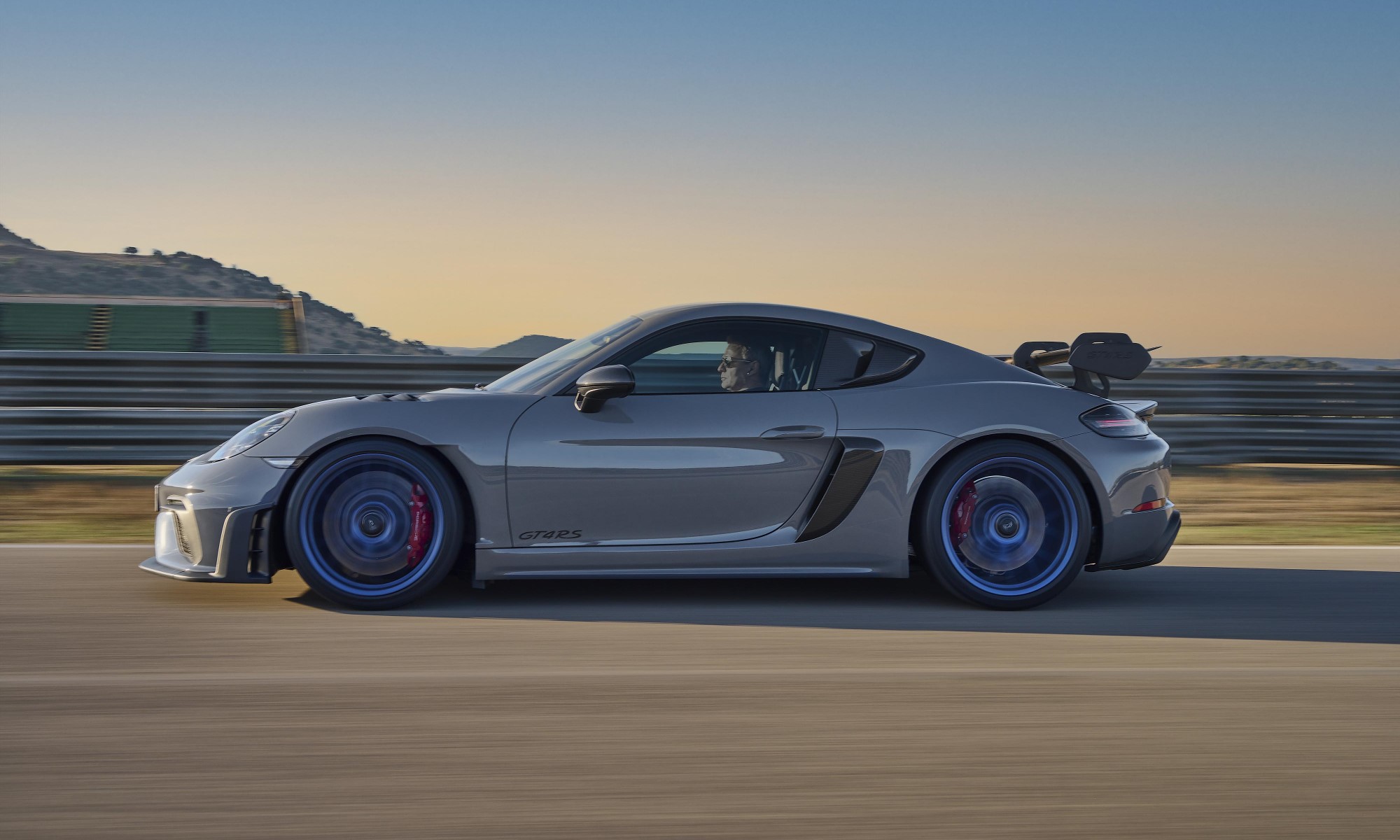 Cayman GT4 RS profile