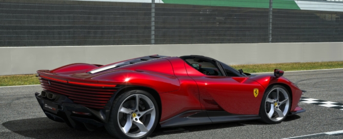 Ferrari Daytona SP3 side