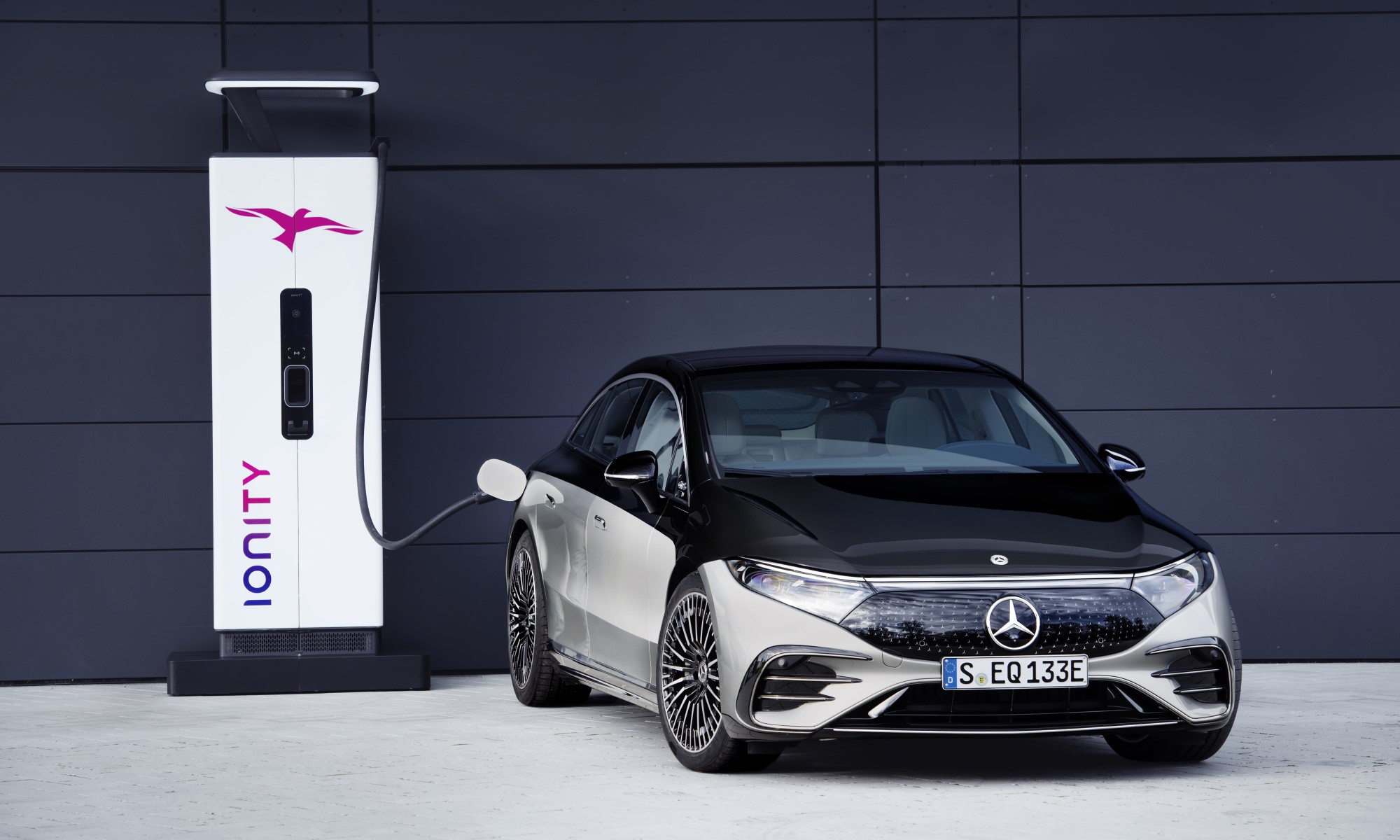 Mercedes-EQ EQS charging