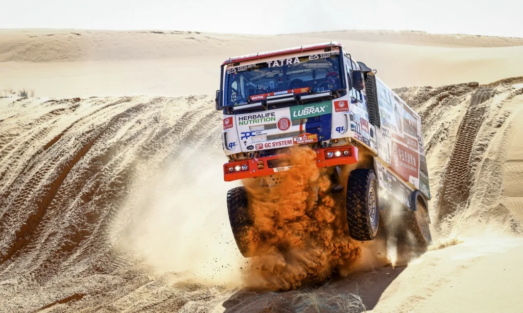 The No511 Tatra of Casale Ignacio, Leon Alvaro and Sikola Tomas let's notning get in its way (F.Le Floch - DPPI ASO).