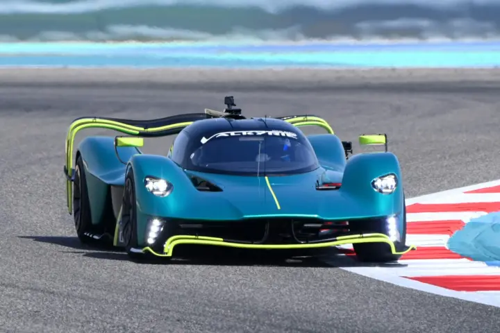Aston Martin Valkyrie AMR Pro Dynamic Debut [w/video]