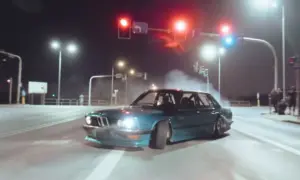 V8 BMW 5 Series Drifts Polish Streets [video]