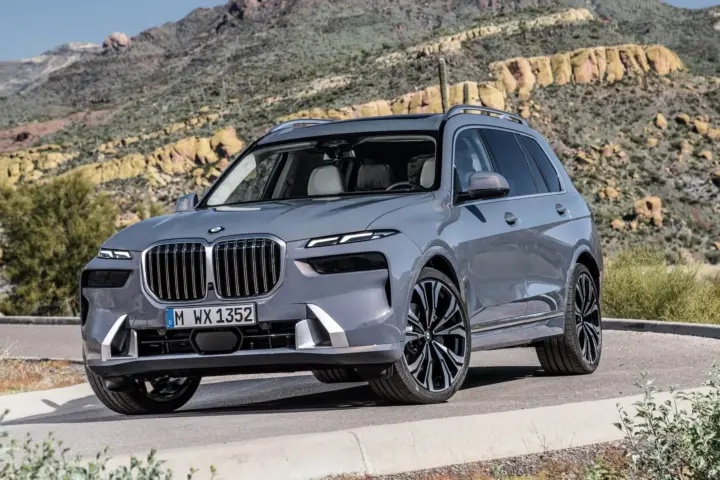 Facelifted BMW X7 Unveiled With New, Err, Face