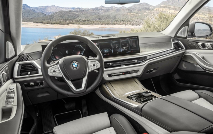 Facelifted BMW X7 interior