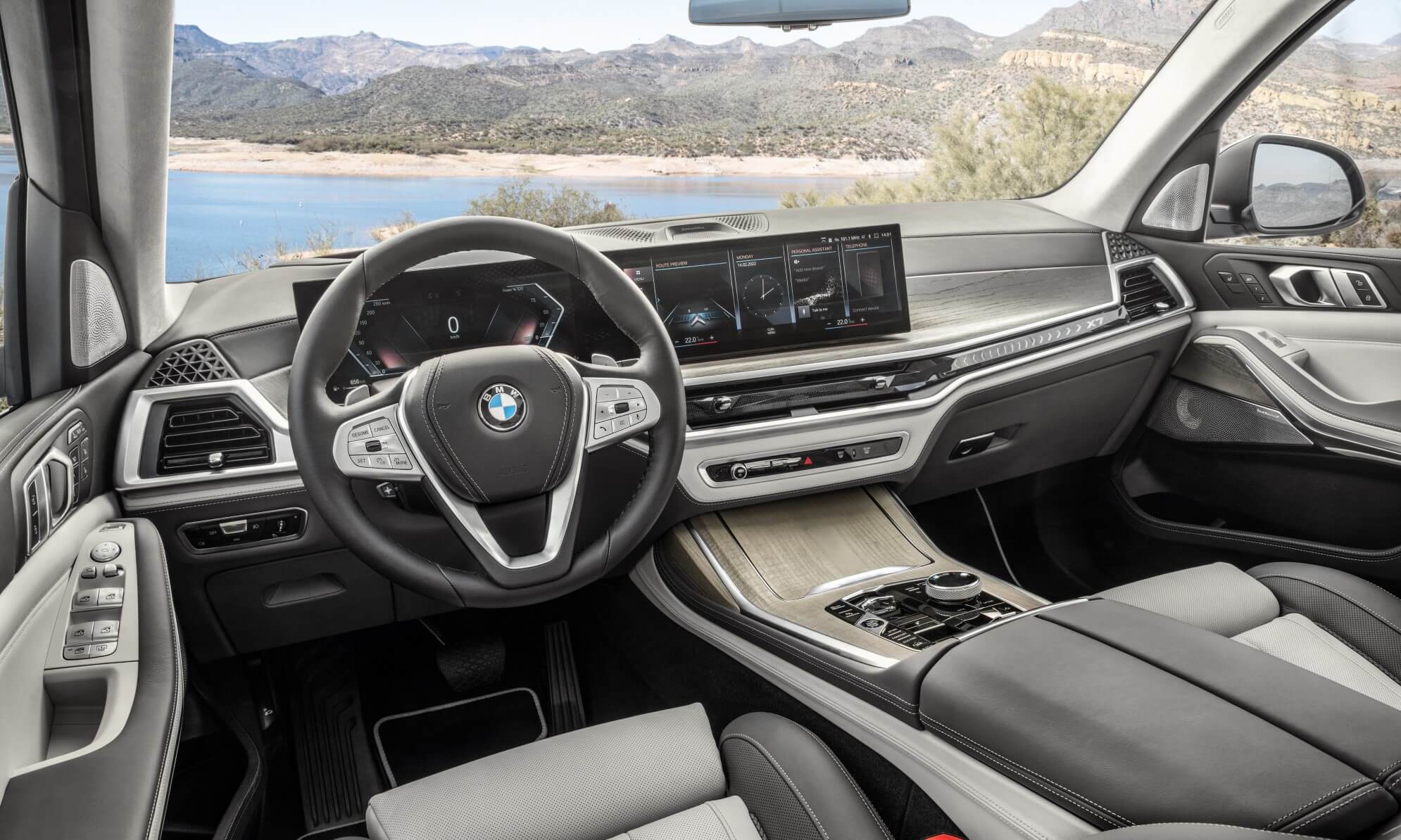 Facelifted BMW X7 interior