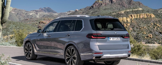 Facelifted BMW X7 rear
