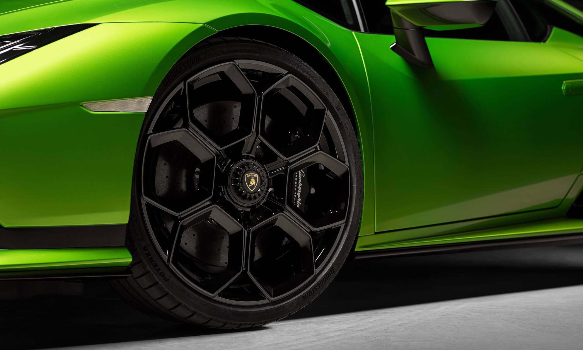 Lamborghini Huracan Tecnica wheel