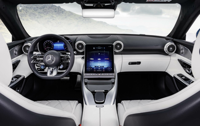 Mercedes-AMG SL43 interior