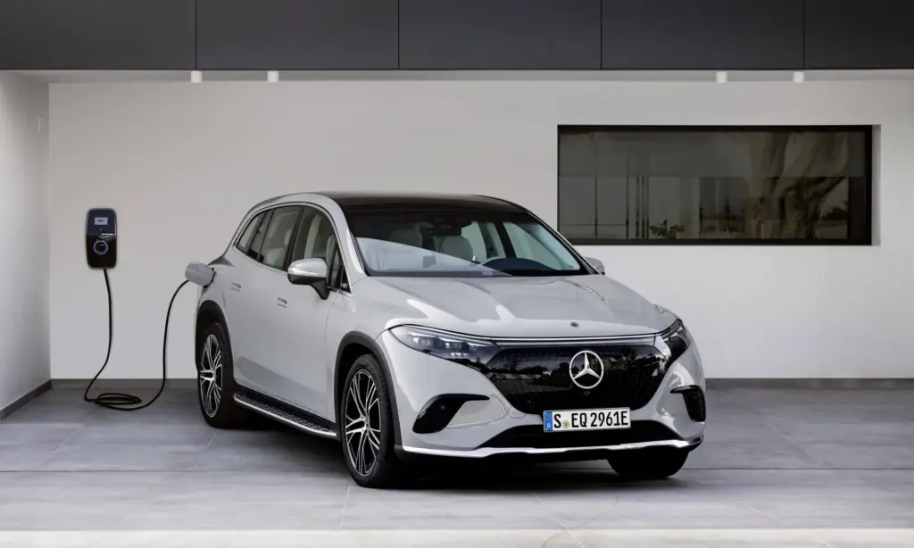 Mercedes-EQ EQS SUV Debuts [w/video]