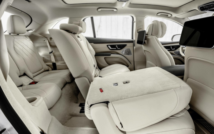 Mercedes-EQ EQS SUV cabin