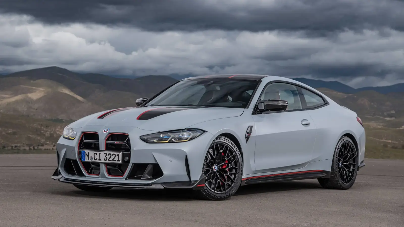 BMW M4 CSL Boasts 405 kW And Mass Reduction
