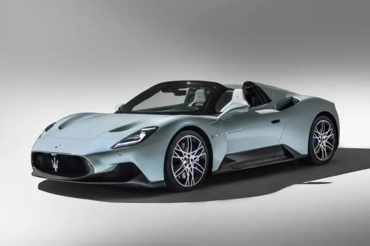 Sun Seeking Maserati MC20 Cielo Debuts [w/video]