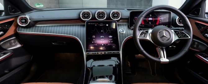 Mercedes-Benz C200 interior