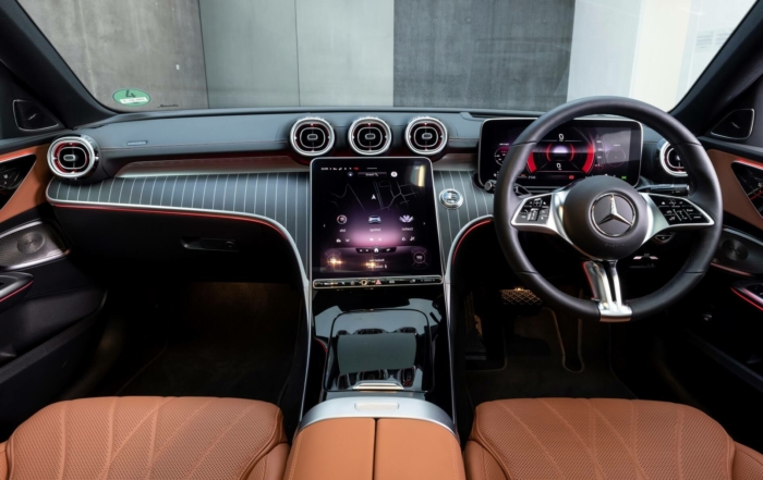 Mercedes-Benz C200 interior