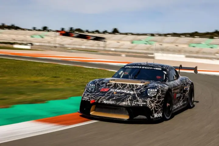 Porsche 718 Cayman GT4 ePerformance [w/video]