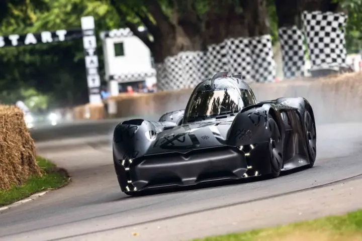 McMurtry Speirling Smashes Goodwood Record [video]