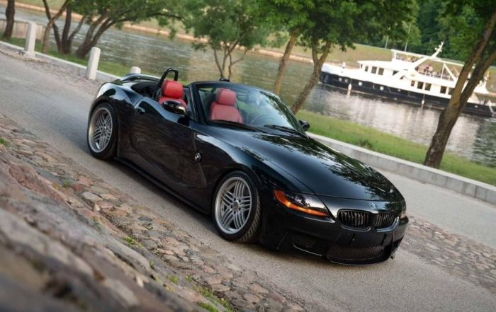 V12 BMW Z4 side