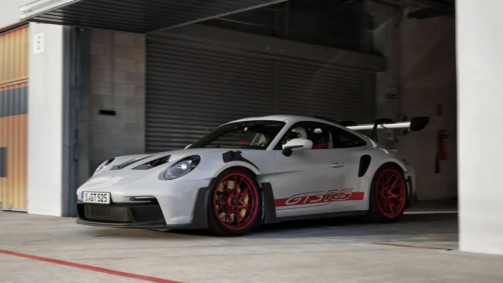 992 Porsche 911 GT3 RS Debuts With Wild Aero