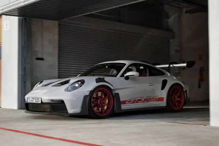 992 Porsche 911 GT3 RS Debuts With Wild Aero