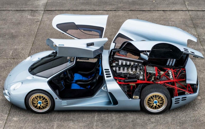 Isdera Commendatore 112i interior open doors