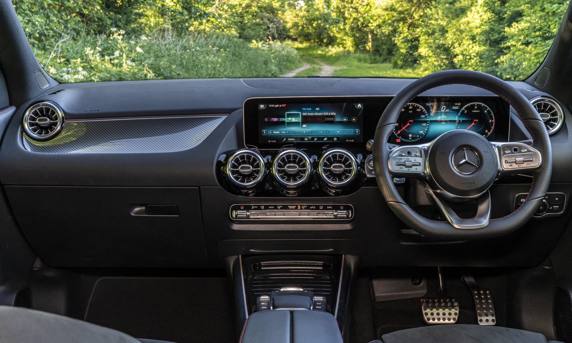 Mercedes-Benz GLA200d interior