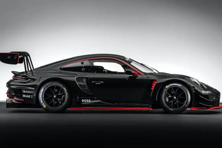 New Porsche 911 GT3 R Debuts [w/video]