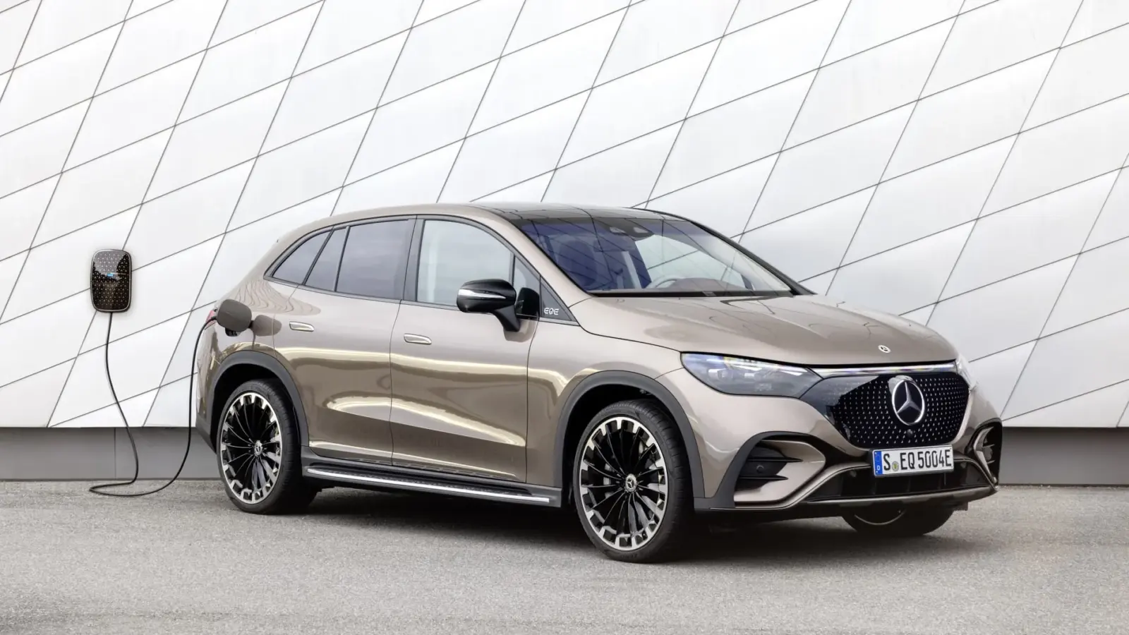 Electric Mercedes-EQ EQE SUV Debuts