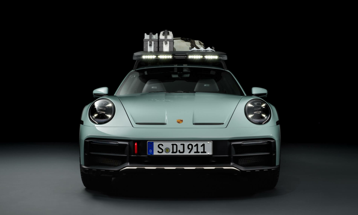 Off Roading Porsche Dakar Debuts W Video Double Apex