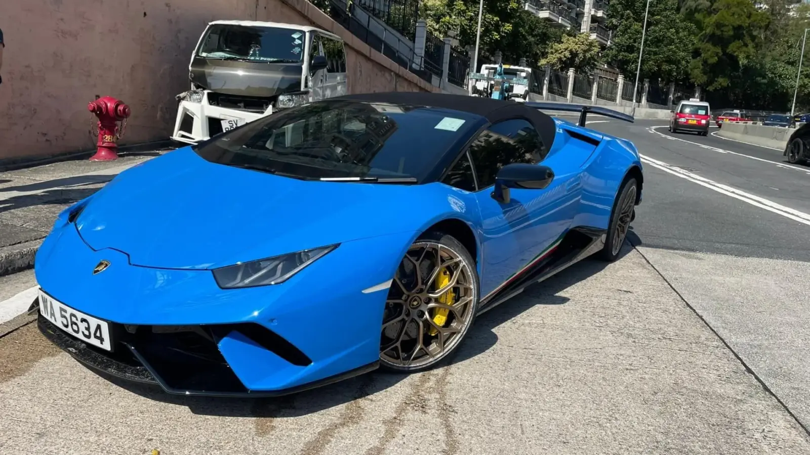 Lambo Crashes Into A Taxi in Hong Kong [video]