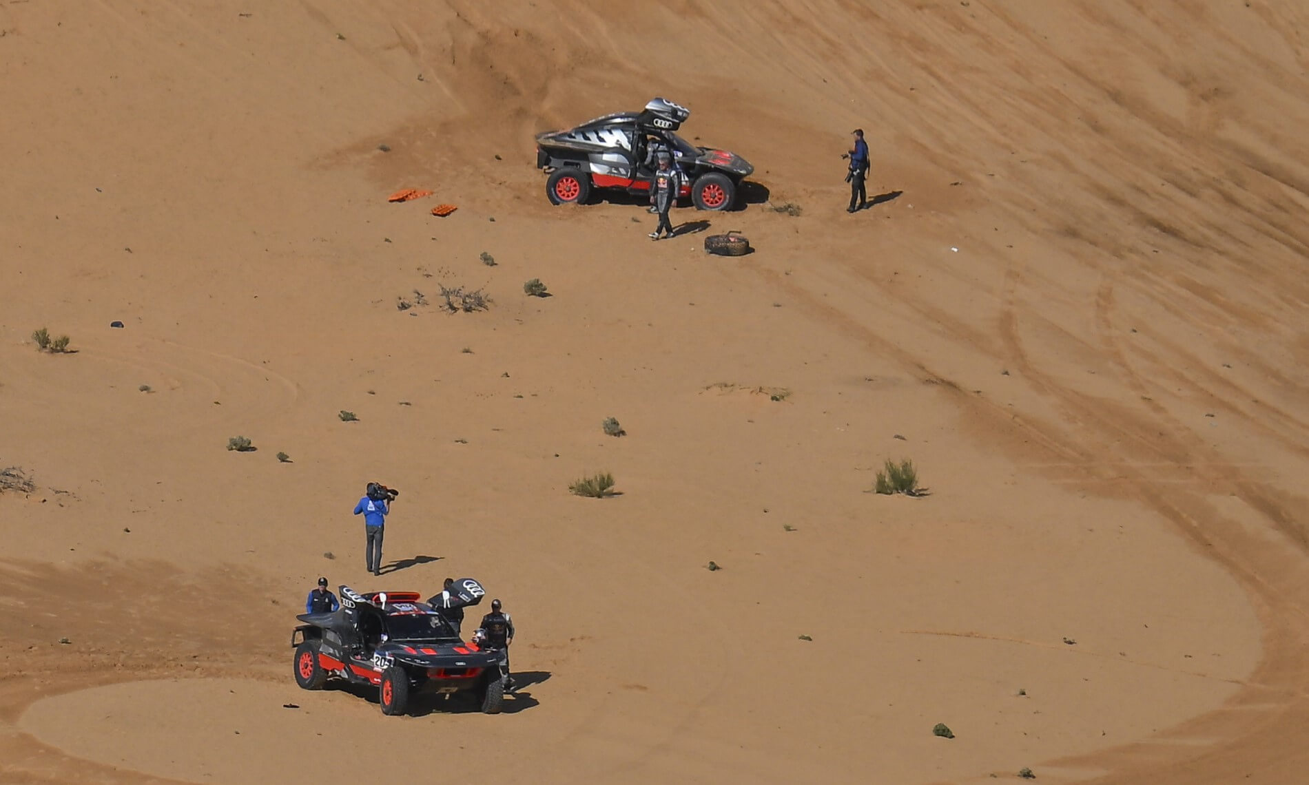 Stephane Peterhansel and Carlos Sainz crashed at the same spot on 2023 Dakar stage 6.