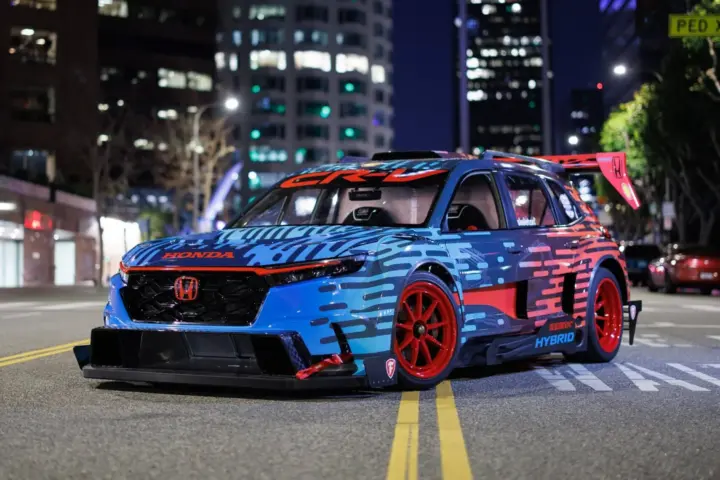 Honda CR-V Hybrid Racer Is A Bonkers SUV
